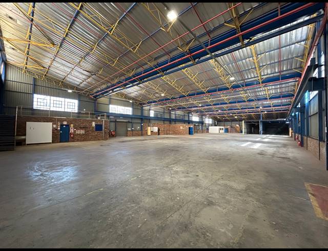 1,969M² WAREHOUSE TO LET IN CLAYVILLE